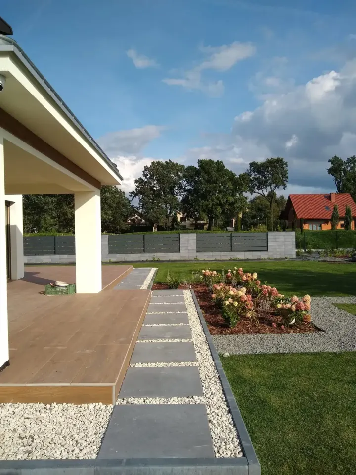 Duży ogród z dębami: zdjęcie z realizacji 2