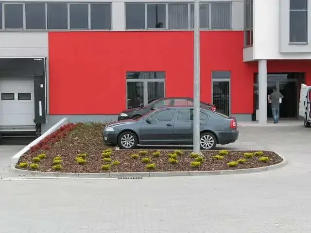 Projekt zieleni dla firmy Hama: zdjęcie z realizacji 10
