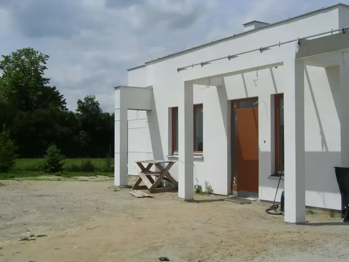 Ogród w bieli w Kiekrzu pod Poznaniem: zdjęcie z realizacji 3